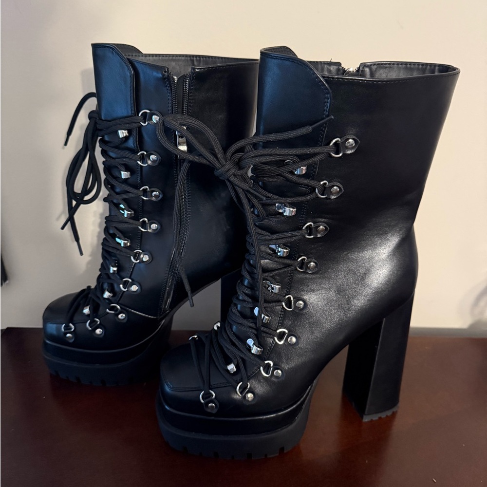 AZALEA WANG RODDIE LACE UP BOOTIE IN BLACK